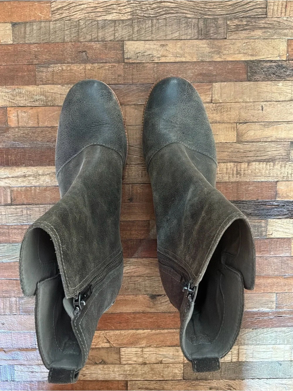 Sorel Gray Leather Ankle Booties with Stacked Heel